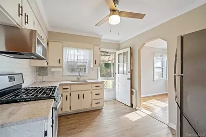 178 Farnum Boulevard, Franklin Square, NY 11010 - Photo 13