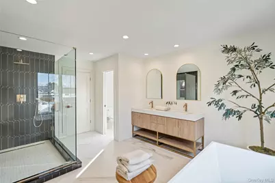 81 Bayview Avenue, Massapequa, NY 11758 - Photo 37