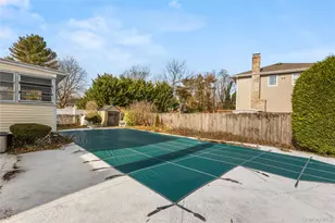 11 Marlboro Ln, East Islip, NY 11730 - Photo 21