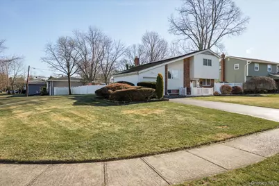 1 Shawnee Lane, Commack, NY 11725 - Photo 3