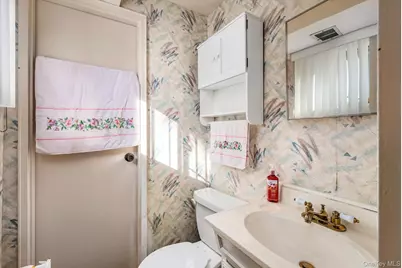 1 Shawnee Lane, Commack, NY 11725 - Photo 7