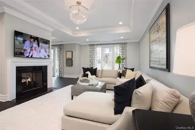 3000 Royal Court #3211, North Hills, NY 11040 - Photo 5