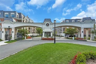 3000 Royal Court #3211, North Hills, NY 11040 - Photo 1