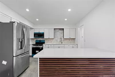 10 S 30th Street, Wyandanch, NY 11798 - Photo 19