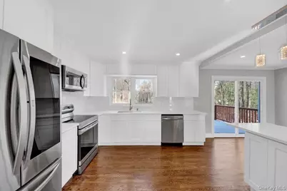 204 Dahlia Drive, Mahopac, NY 10541 - Photo 11