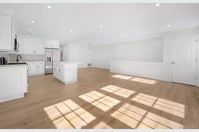 48 Victorian Lane, Medford, NY 11763 - Photo 7