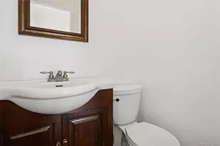 1871 Relyea Dr, Merrick, NY 11566 - Photo 9