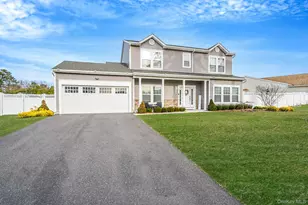7 Pondview Cir, Shirley, NY 11967 - Photo 3