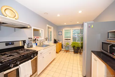 94 Kings Drive, Riverhead, NY 11901 - Photo 9