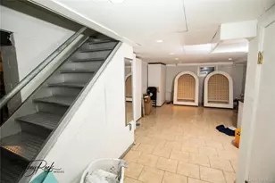 17 Glamford Ave, Port Washington, NY 11050 - Photo 13