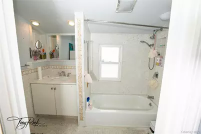 17 Glamford Avenue, Port Washington, NY 11050 - Photo 11