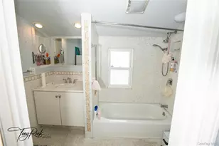 17 Glamford Ave, Port Washington, NY 11050 - Photo 11