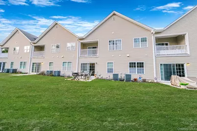 119 Wildwood Circle, Holtsville, NY 11742 - Photo 5