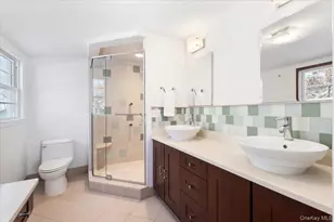 44 Amherst Dr, New Rochelle, NY 10804 - Photo 9