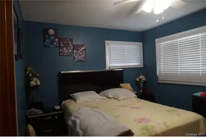 1678 N Thompson Divide, Bay Shore, NY 11706 - Photo 5