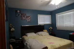 1678 N Thompson Divide, Bay Shore, NY 11706 - Photo 5