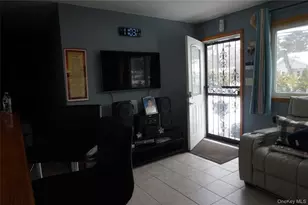 1678 N Thompson Divide, Bay Shore, NY 11706 - Photo 3