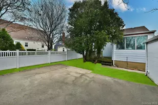 135 Barwick Blvd, Mineola, NY 11501 - Photo 23