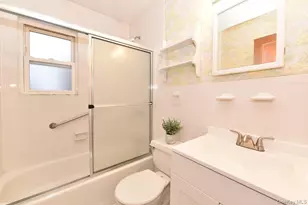 135 Barwick Blvd, Mineola, NY 11501 - Photo 19