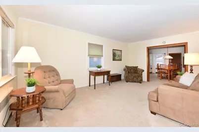 135 Barwick Boulevard, Mineola, NY 11501 - Photo 7