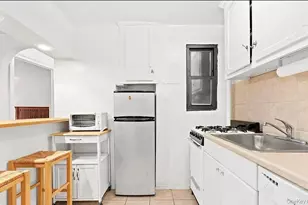 240 E 24th St, New York, NY 10010 - Photo 7