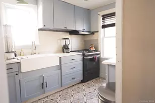 22 Everett St, Lynbrook, NY 11563 - Photo 11