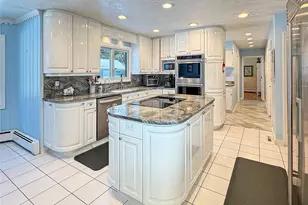 31 Pleasant Ridge Dr, Poughkeepsie, NY 12603 - Photo 7