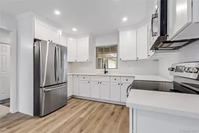 44 Sycamore Circle, Stony Brook, NY 11790 - Photo 7