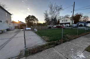 44 Harding Ave, Hicksville, NY 11801 - Photo 19