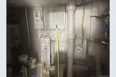 6902 Roosevelt Avenue, Flushing, NY 11377 - Photo 7