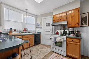 54 Leroy Pl, Newburgh, NY 12550 - Photo 9