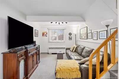 18 Roxbury Avenue, Plainview, NY 11803 - Photo 15