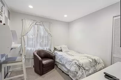 18 Roxbury Avenue, Plainview, NY 11803 - Photo 13