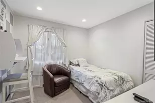 18 Roxbury Ave, Plainview, NY 11803 - Photo 13