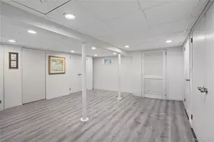 18 Roxbury Ave, Plainview, NY 11803 - Photo 17