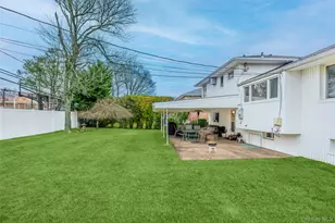 18 Roxbury Ave, Plainview, NY 11803 - Photo 19