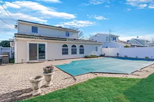 12 Cable Ln, Hicksville, NY 11801 - Photo 19