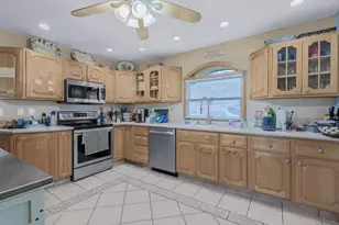 12 Cable Ln, Hicksville, NY 11801 - Photo 3