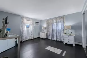 12 Cable Ln, Hicksville, NY 11801 - Photo 11