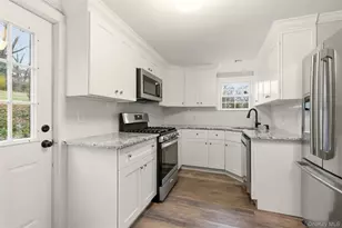 327 W Neck Rd, Lloyd Harbor, NY 11743 - Photo 7