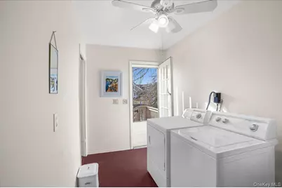 182 Connetquot Drive, Oakdale, NY 11769 - Photo 17