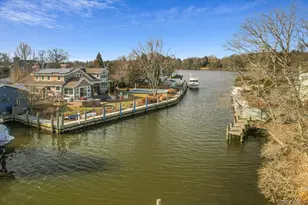 182 Connetquot Dr, Oakdale, NY 11769 - Photo 27