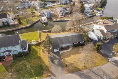 182 Connetquot Drive, Oakdale, NY 11769 - Photo 3