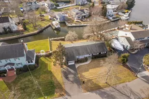 182 Connetquot Dr, Oakdale, NY 11769 - Photo 3