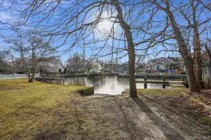 182 Connetquot Dr, Oakdale, NY 11769 - Photo 33