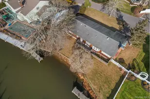 182 Connetquot Dr, Oakdale, NY 11769 - Photo 33