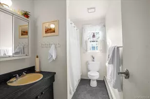 182 Connetquot Dr, Oakdale, NY 11769 - Photo 23