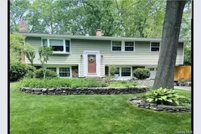 [Address not provided], East Setauket, NY 11733 - Photo 9