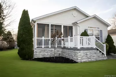 1661 # 519 Old Country Rd, Riverhead, NY 11901 - Photo 1