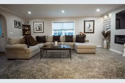 1661 # 519 Old Country Rd, Riverhead, NY 11901 - Photo 5